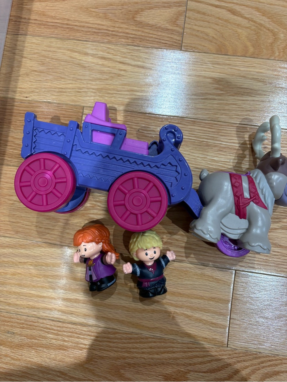 Frozen Little people Purple & Pink Toy Carriage Playset with Two Figures